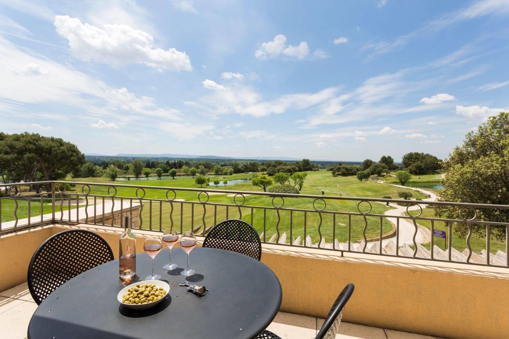 Madame Vacances Domaine Du Provence Country Club Service Premium Saumane-de-Vaucluse Екстериор снимка