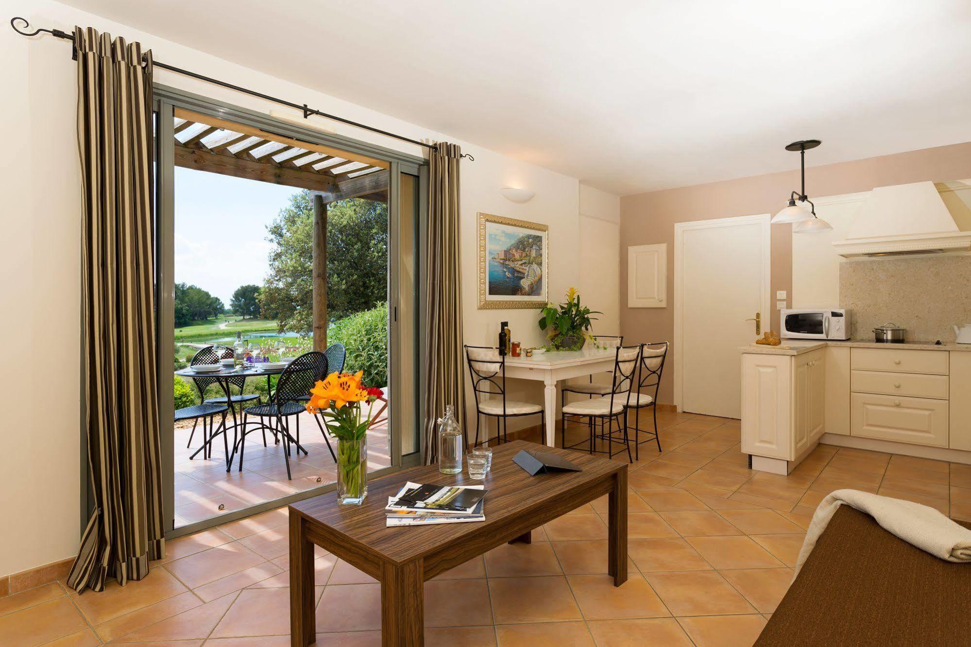 Madame Vacances Domaine Du Provence Country Club Service Premium Saumane-de-Vaucluse Екстериор снимка