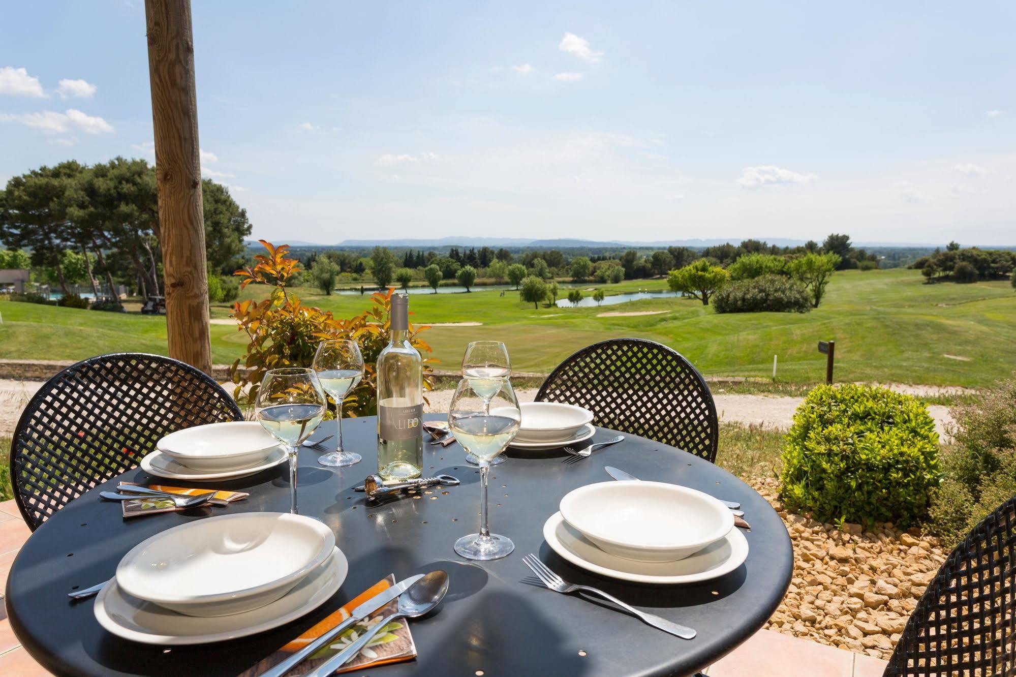 Madame Vacances Domaine Du Provence Country Club Service Premium Saumane-de-Vaucluse Екстериор снимка
